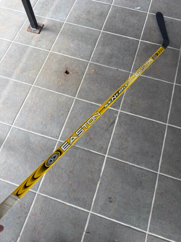 Senior Bauer Synergy Hockey Stick Right Handed P92 77 Flex (New)