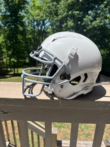 Youth Medium Schutt Vengeance A11 Helmet (Used)