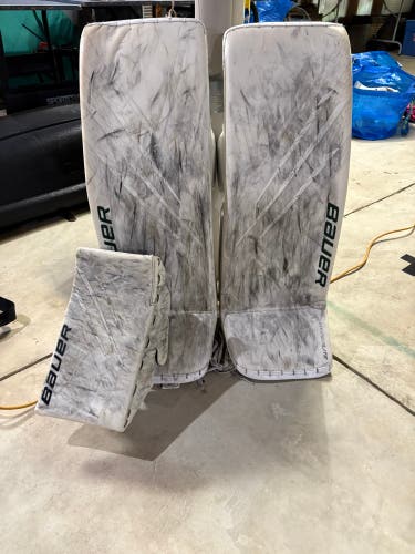 Large Bauer Vapor Hyperlite Goalie Leg Pads Pro Stock (Used)