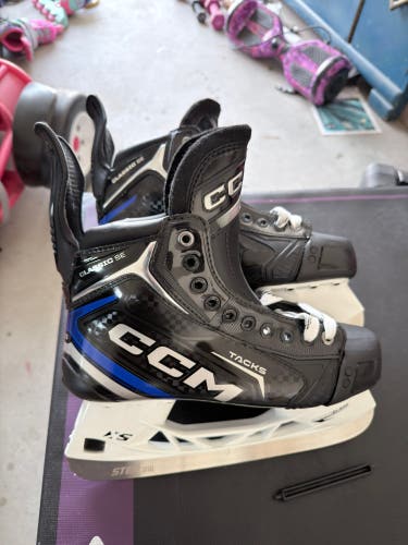 Blue CCM Classic SE Hockey Skates Wide Width 8.5 (New)