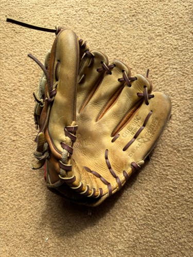 Rawlings Gold Glove Elite Series RH Infield Baseball Glove 12" (Used)