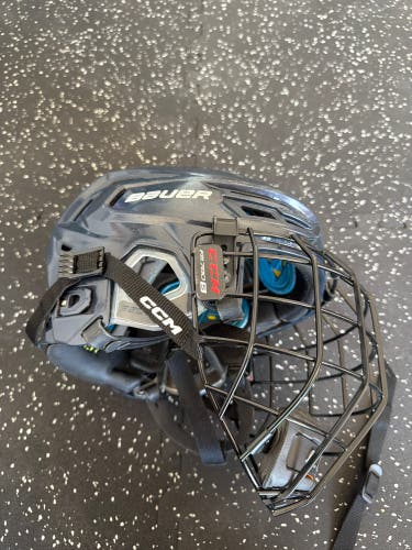 Small Bauer Re-Akt 150 Helmet (Used)