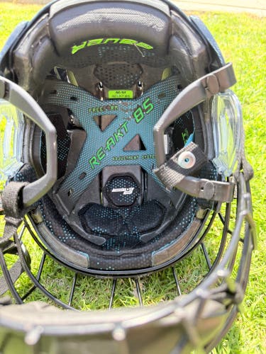 Medium Bauer Re-Akt 85 Helmet (Used)