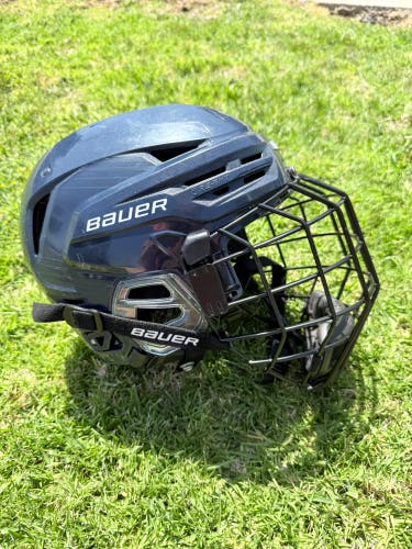 Medium Bauer Re-Akt 85 Helmet (Used)