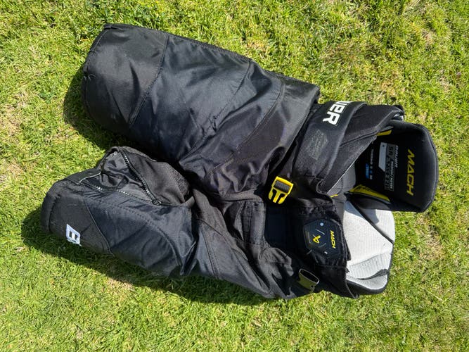 Senior Large Bauer Supreme Mach Hockey Pants (Used)