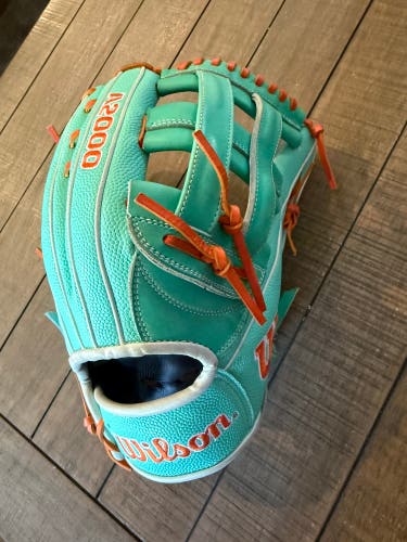 2024 February GOTM Wilson A2000 RH Outfield Baseball Glove 12.75"