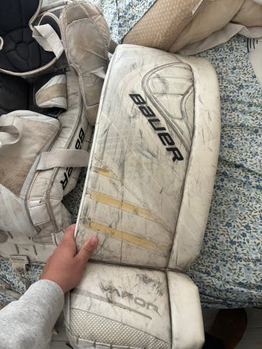 34" Bauer Vapor X900 Goalie Leg Pads (Used)