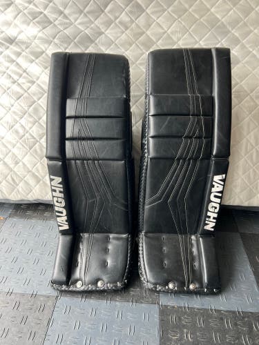 30" 2023 Vaughn V9 Goalie Leg Pads (Used)