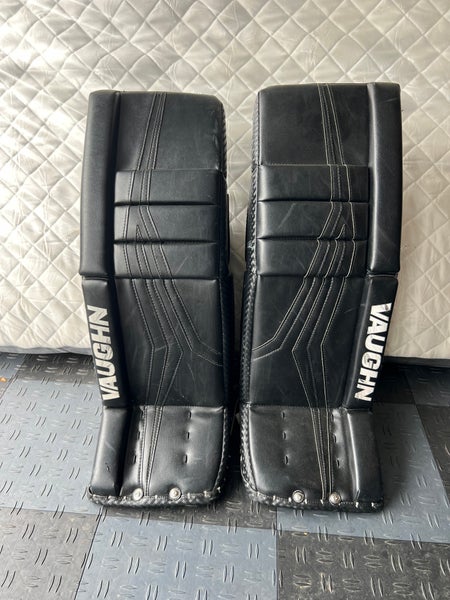 30" 2023 Vaughn V9 Goalie Leg Pads (Used)