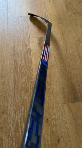 Team USA Senior CCM Vizion Right Handed Hockey Stick P28 70 Flex Pro Stock (Used)