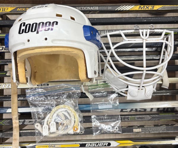 Vintage Medium Sk2000 Goalie Mask with cateye