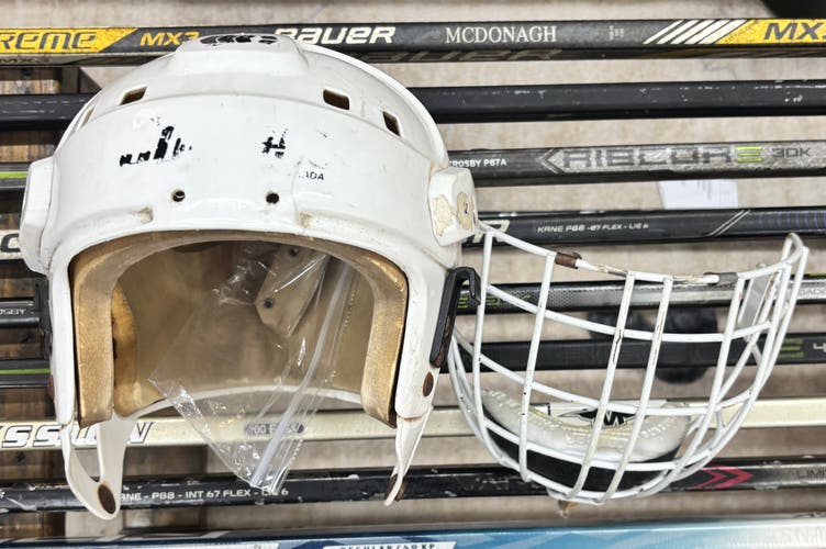 Vintage Sk2000 Goalie Mask w/ hasek cage
