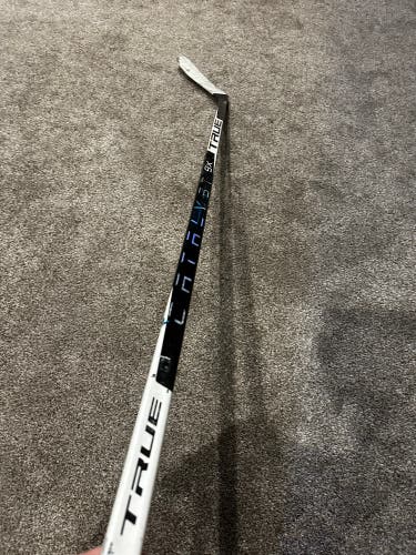 Senior True Catalyst 9x Left Hand Hockey Stick P28 75 Flex Pro Stock (Used)