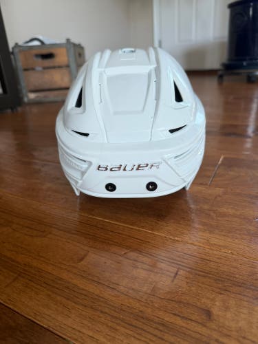 Small Bauer Re-Akt 155 Helmet (Used)