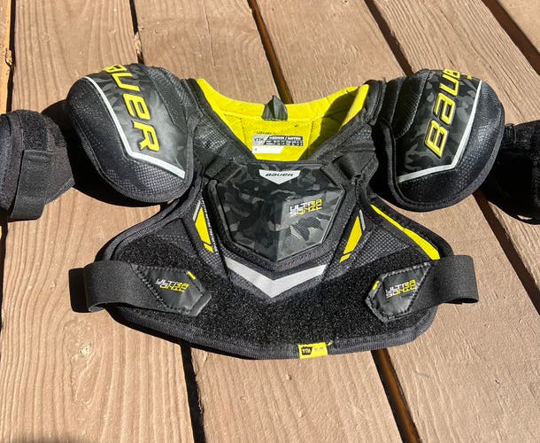 Medium Youth Bauer Supreme Ultrasonic Shoulder Pads (Used)