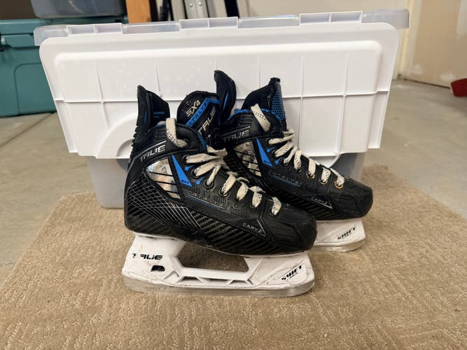 Black 2024 True Catalyst 5x4 Hockey Skates Regular Width Size 1.5 (Used)