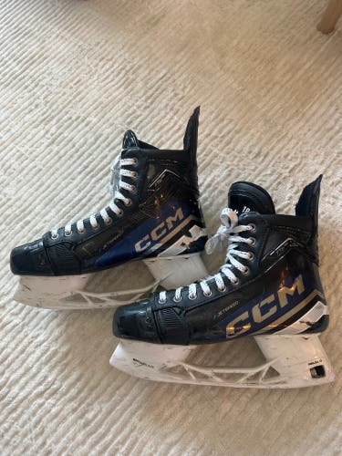 Blue 2023 CCM JetSpeed FT6 Pro Hockey Skates Regular Width Pro Stock 9.5 (Used)