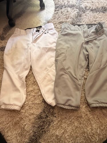 Men's Medium Adult Under Armour Game Pants (Used) Knicker style white/grey