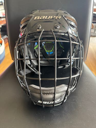 Medium Bauer Re-Akt 155 Helmet (Used)