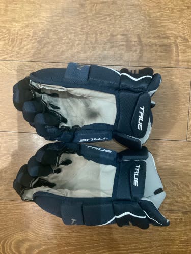 True Catalyst 7x3 Gloves 15" (Used)
