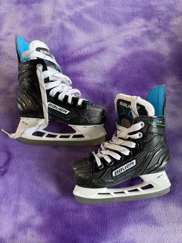 Youth Bauer XLP Hockey Skates Regular Width 13 (Used)
