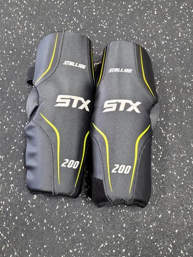Used STX 200 STALLION Lacrosse Arm Pads/Guards Black Youth 11849-S000039447
