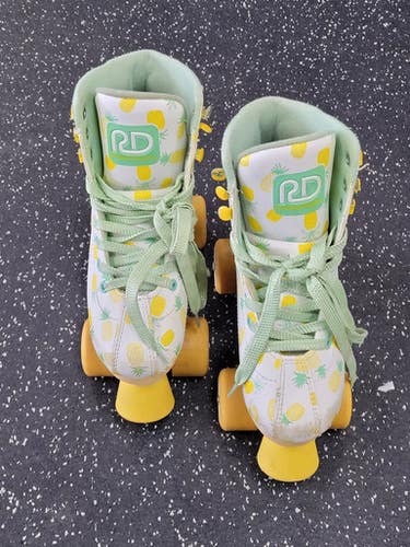 Used RollerDerby PINEAPPLE SKATES Senior Roller Quad Skates White Adjustable 11849-S000039437