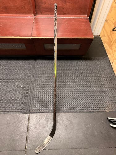 Bauer Vapor HyperLite 2 – BCHL Player-Issued Pro Stock P90TM 77 Flex LH | Cracked Heel | Used