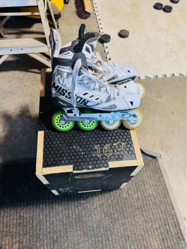 Mission Inhaler WM03 Inline Skates Wide Width Size 4.5 (Used)