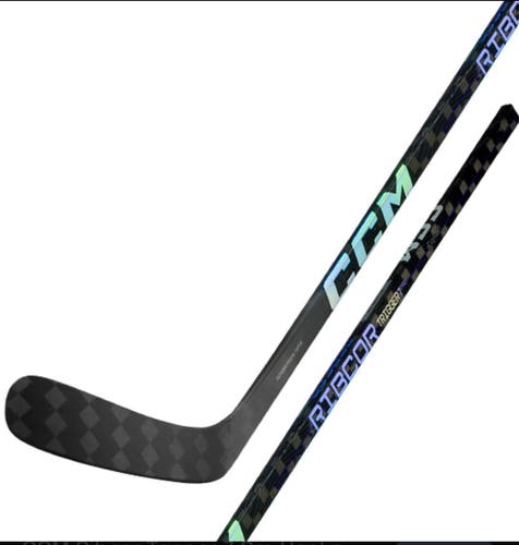 Senior CCM Ribcor Trigger 7 Pro Right Handed Hockey Stick P28 75 Flex (New)