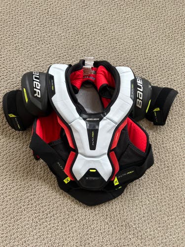 Men's Extra Large Senior Bauer Vapor Shoulder Pads (Used)