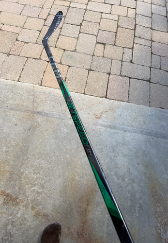 Intermediate green CCM JetSpeed FTW Right Handed Hockey Stick P28 50 Flex