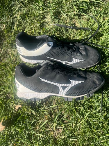 Black Men's Size M 7.0 (W 8.0) Mizuno Heist IQ Low Top (Used)