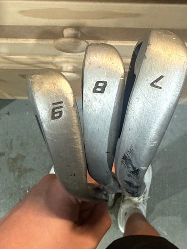 Men's Wilson Ultra Sl Right Handed 7,8,9 Iron Set Regular Flex 39" (Used)