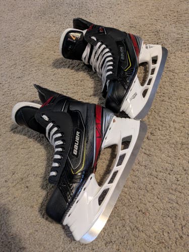 Black/Gray Bauer Vapor 2X Pro Hockey Skates Regular Width Pro Stock 8.5 (New)