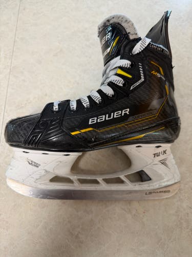 Black/Yellow 2022 Bauer Supreme M5 Pro Hockey Skates Extra Wide Width Size 2.5 (Used)