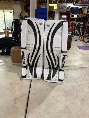 30" Vaughn Velocity V5 Goalie Leg Pads (Used)