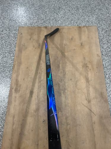 Senior Bauer Twitch Right Handed Hockey Stick P86 82 Flex Pro Stock (New)