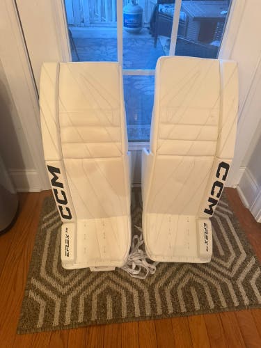 30" CCM EFlex 7 Goalie Leg Pads (Used)