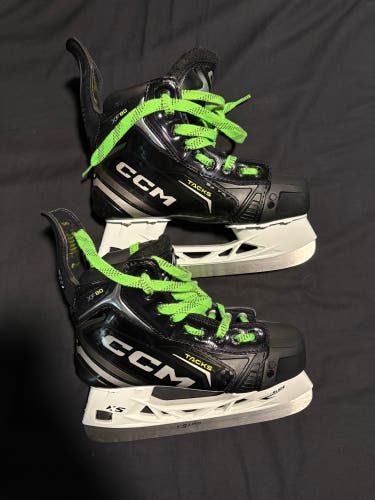 Black/White 2024 CCM Tacks XF 80 Hockey Skates Size 4 (Used)