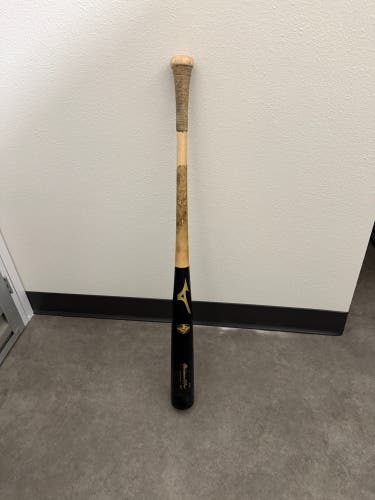 Mizuno Bat 33.5" (Used)