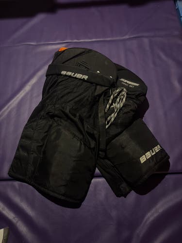 Men's Large Senior Bauer Hockey Pants (Used)