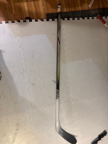 Junior Bauer Vapor Hyperlite 2 Left Hand Hockey Stick P28 50 Flex (Used)