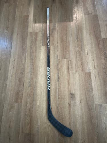 Senior Bauer Vapor Hyperlite Left Hand Hockey Stick P92 77 Flex (Used)