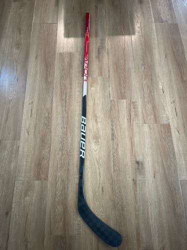 Senior Bauer Vapor Hyperlite Left Hand Hockey Stick P92 77 Flex (Used)