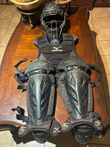 Used Mizuno Samurai Women’s Cachers Set