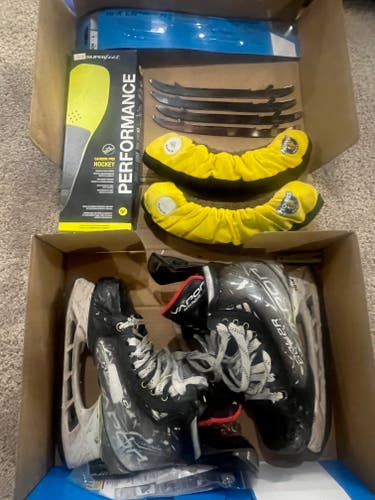 Bauer Vapor Hyperlite Hockey Skates Regular Width Size 4 (Used) w/ 3 Sets Pulse TI Steel