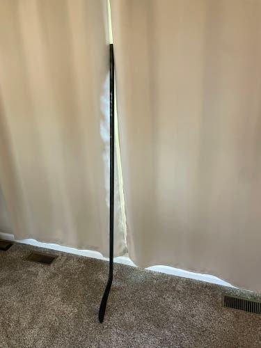 Senior CCM JetSpeed FT8 Pro Right Handed Hockey Stick P28 75 Flex Pro Stock (Used)