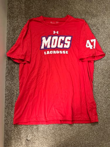 Red Large Men's Under Armour Shirt (Used)