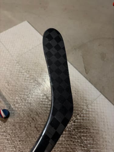 Intermediate Bauer Vapor Hyperlite 2 Left Hand Hockey Stick P28 55 Flex (Used)